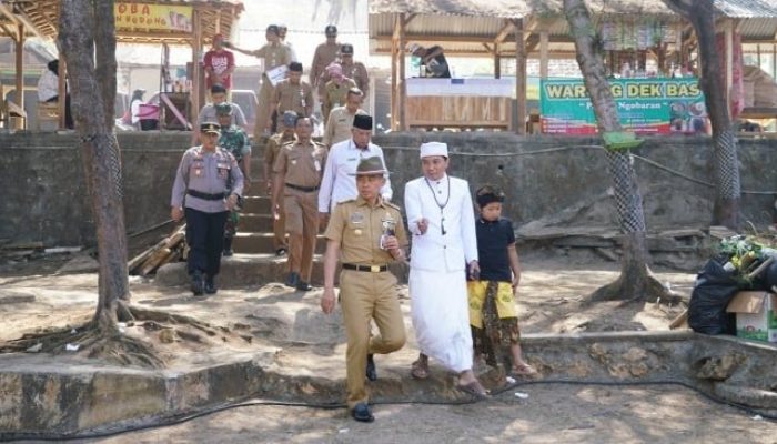 Upacara Pujawali di Pura Segara Ukir Digelar Di Pantai Ngrenehan
