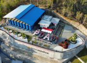 Gelar Upacara HUT ke-79 RI, PDAM Tirta Handayani Kibarkan Bendera Ditebing Seropan