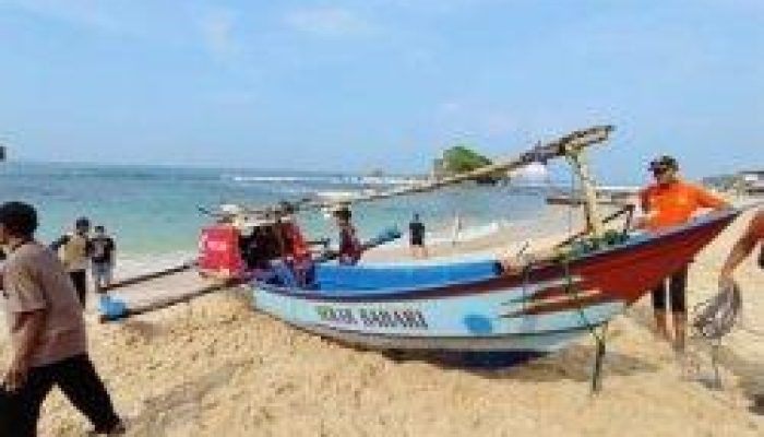 Nelayan Pantai Selatan Dapat Bantuan Alat Tangkap Ikan