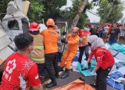 Tabrak Pohon, Sopir Mobil Box Tewas