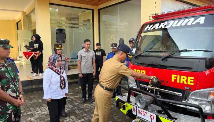 Satu Rumah Ludes Terbakar, Damkar Kerahkan Dua Armada