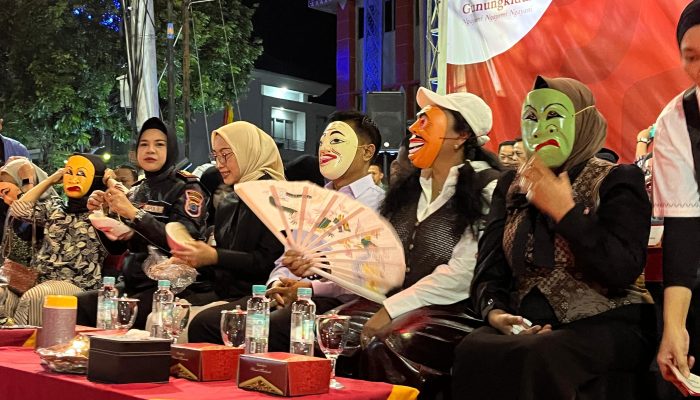 Gunungkidul Night Carnival 2025 Berlangsung Meriah. Bupati dan Tamu Undangan Kenakan Muka Bertopeng