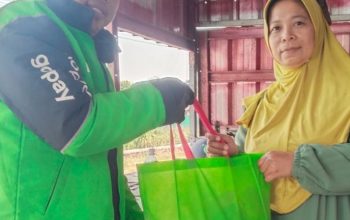 Pererat Kebersamaan, Ojol Solusi Salurkan Bantuan kepada Keluarga Driver Yang Membutuhkan