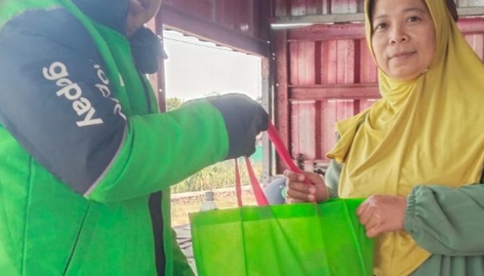 Pererat Kebersamaan, Ojol Solusi Salurkan Bantuan kepada Keluarga Driver Yang Membutuhkan