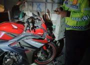 Pengendara Honda CBR Tabrak Pick Up Parkir di Playen, Alami Luka Berat