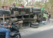 Truk Semen Terguling di Tikungan Beji Patuk, Sopir Alami Luka Ringan
