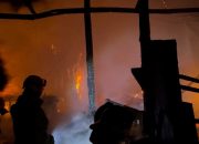 Dini Hari Rumah Produksi Mebel di Semanu Hangus Terbakar